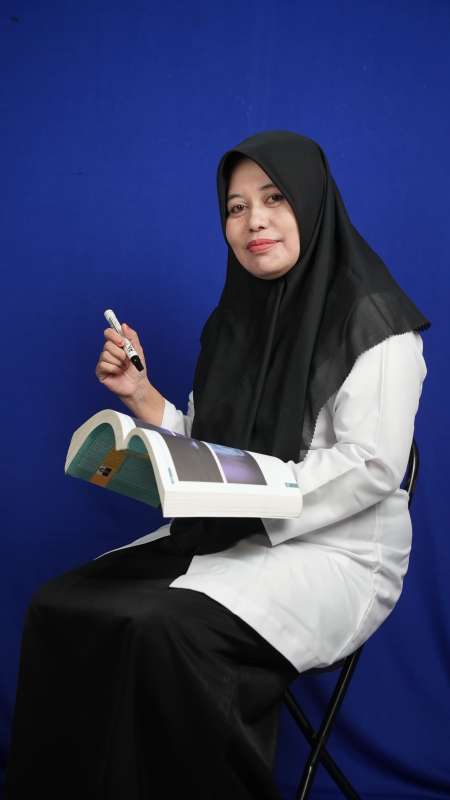 Ibu Nyai Hj. Lina Markhumah, S.E