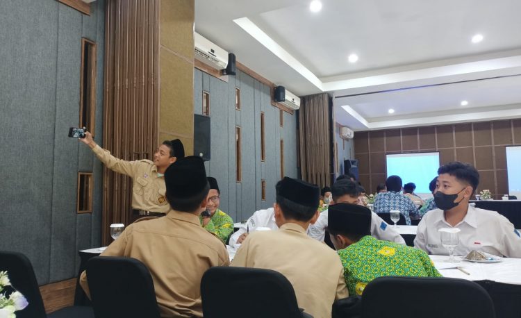 6 SISWA MTS ASSALAFIYYAH MLANGI SLEMAN IKUTI SOSIALISASI PENDIDIKAN KESEHATAN REPRODUKSI PADA REMAJA