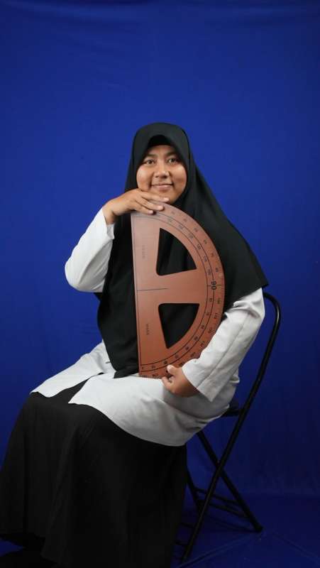 Ibu Novita Wardhaningsih, S. Pd. 