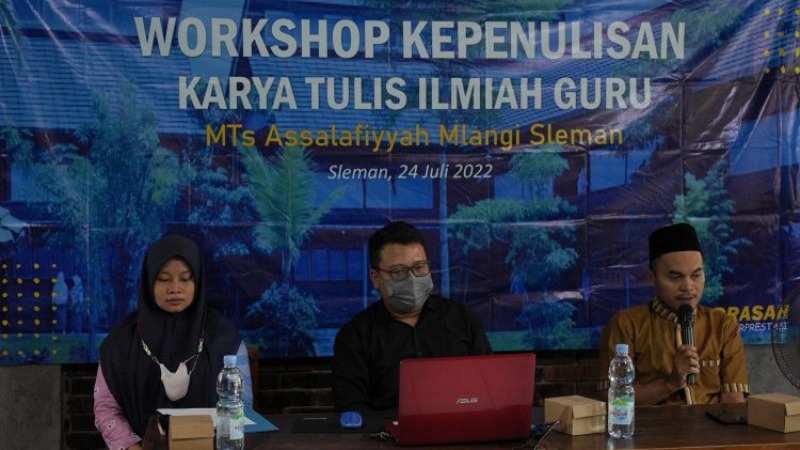PELATIHAN KARYA TULIS ILMIAH BAGI GURU MTS ASSALAFIYYAH MLANGI