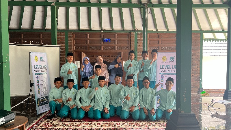 Organisasi Living English Siap Terjun di MTs Assalafiyyah Mlangi